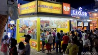American Donat diketahui sudah berjualan sejak tahun 1968, tahun pertama kali Djakarta Fair didirikan di Monas oleh Presiden Soeharto saat itu.