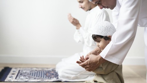 Jadwal sholat hari ini telah diinformasikan oleh Bimas Islam Kemenag. Sholat fardu terdiri dari Subuh, Zuhur, Asar, Magrib, dan Isya.