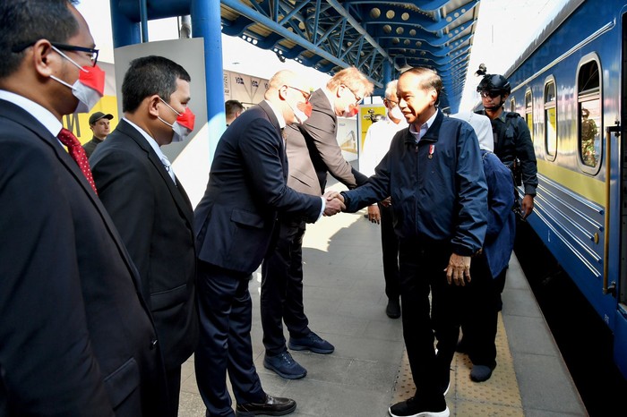 Jokowi Tiba di Ukraina Jokowi Tiba di Ukraina