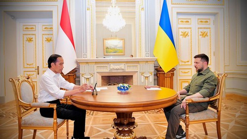Presiden Jokowi bertemu Presiden Ukraina Volodymyr Zelensky di Istana Maryinsky, Kyiv, Rabu (29/8/2022) sore waktu setempat.