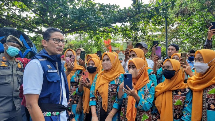Kunjungan kerja Sandiaga Uno ke Pulau Kelapa