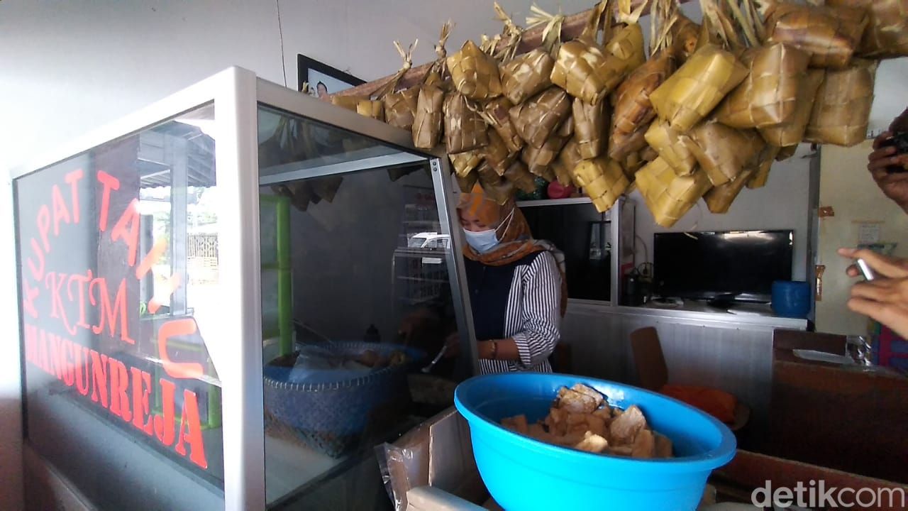 Kupat Tahu Mangunreja, salah satu kuliner legendaris di Tasikmalaya.