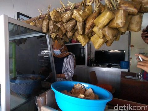 Kupat Tahu Mangunreja, salah satu kuliner legendaris di Tasikmalaya.