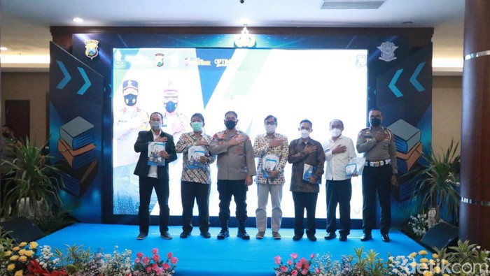 Launcing Buku Kumpulan Soal Ujian Teori SIM