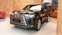 Lexus Indonesia sudah membuka keran pemesanan untuk LX 600 VIP. Mobil ini dibanderol dengan harga Rp 3,598 miliar dalam status on the road DKI Jakarta Foto: Muhammad Hafizh Gemilang/detikOto