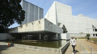 Seluruh desain proyek Revitalisasi Taman ismail Marzuki ini menggandeng arsitek kelas dunia Andra Matin. Salah satu keunikan dari desain Andra Matin adalah desain dari fasad Gedung Panjang karena bentuknya yang menyerupai not balok lagu ciptaan Ismail Marzuki yang berjudul ‘Rayuan Pulau Kelapa’.
