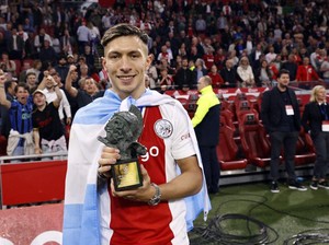 Arsenal Dekati Bek Ajax Amsterdam Ini