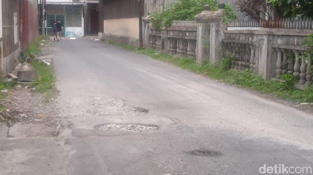 Lubang di Jalan Tulang Bawang, Medan Petisah