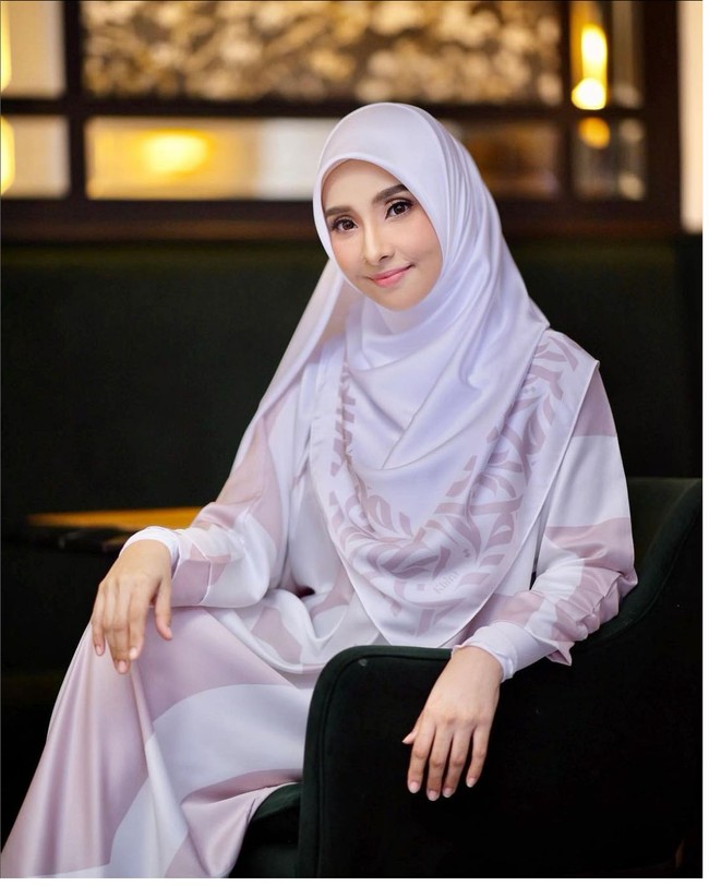 Lufya Omar dikenal di Malaysia sebagai pencipta lagu religi berjudul Doaku yang menjadi lagu tema drama Ramadan Jangan Pergi. Drama yang tayang pada 2014 ini juga dibintangi Lufya. Foto: Dok. Instagram @lufyalaana