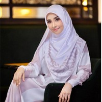Lufya Omar dikenal di Malaysia sebagai pencipta lagu religi berjudul Doaku yang menjadi lagu tema drama Ramadan Jangan Pergi. Drama yang tayang pada 2014 ini juga dibintangi Lufya. Foto: Dok. Instagram @lufyalaana