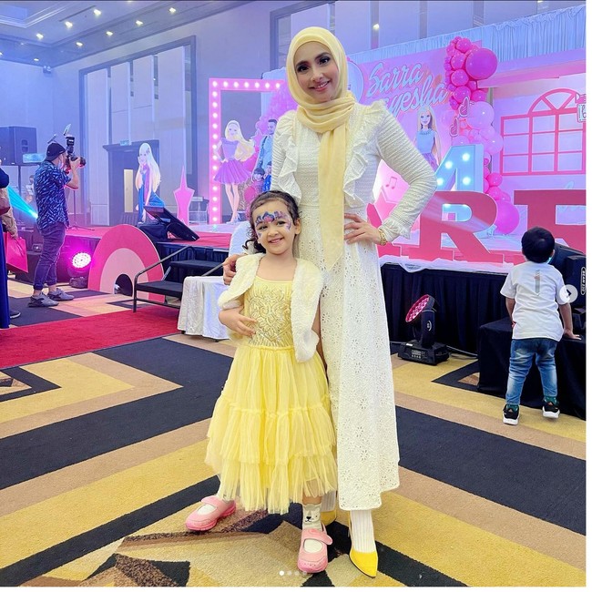 Percobaan penculikan itu menurutnya terjadi saat dia dan anaknya tengah berada di playground di kawasan Damansara, Malaysia pada pukul 16.00 - 17.00. Lufya mengaku seorang pria tiba-tiba memukul kepala dan badannya menggunakan kayu. Foto: Dok. Instagram @lufyalaana