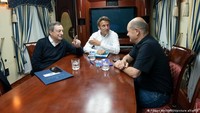 Kanselir Jerman, Olaf Scholz, Presiden Prancis, Emmanuel Macron dan Perdana Menteri Italia Mario Draghi sudah tiba di ibukota Ukraina Kyiv dalam kunjungan ke negara yang sedang dilanda perang itu pada 16 Juni lalu. Kedatangan mereka adalah bentuk solidaritas untuk Ukraina. (DW)
