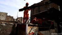 Sebagai informasi, kebakaran hebat melanda Pasar Gembrong, Jakarta Timur, pada Minggu, 24 April 2022 lalu. Kebakaran hebat itu menghanguskan 400 bangunan rumah dan pertokoan di 5 RT di RW 01. Kerugian ditaksir mencapai Rp 1,5 miliar.