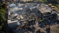 Mal yang berada di wilayah Kremenchuk itu tampak hancur. AP Photo/Efrem Lukatsky.
