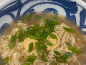 Siapa Mau? Mie Instan Sultan Rp 100 Ribu Topping Abalone Segar