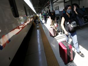 Musim Libur Sekolah, Stasiun Senen Ramai