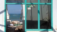 Rumah warga yang berada di pesisir pantai mengalami rusak berat karena gelombang tinggi yang terjadi sejak sebelum purnama hingga setelah purnama.  