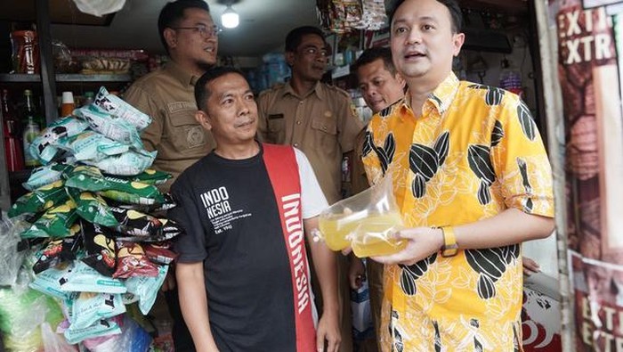 Wamendag Jerry Sambuaga di Pasar Sungai Tarab, Batusangkar Sumbar. (Humas Kemendag)