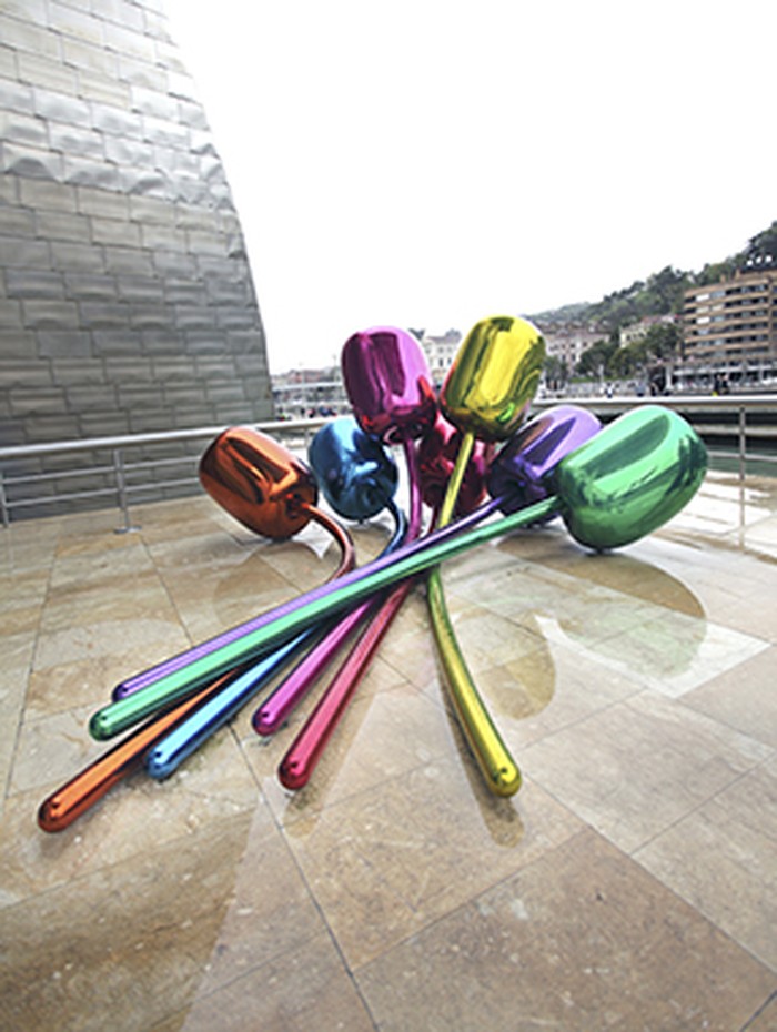 05 Apr 2012, Bilbao, Spain --- Bilbao, Spain. 5th April 2012 -- Jeff Koon's Tulips Sculpture outside the Guggenheim, Bilbao. -- The Guggenheim Museum Bilbao is a museum of modern and contemporary art, designed by architect Frank Gehry. --- Image by © nathalie paco/Demotix/Corbis