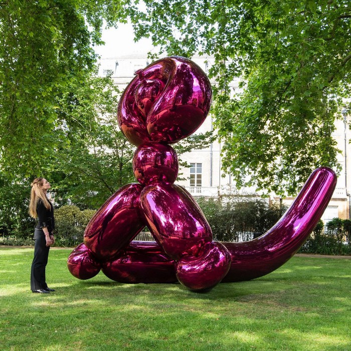 Patung Jeff Koons Berjudul Balloon Monkey