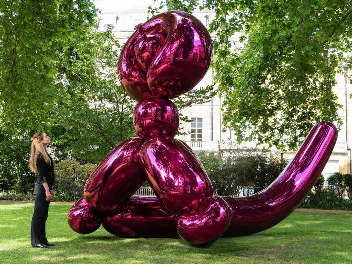 Patung Jeff Koons Berjudul Balloon Monkey