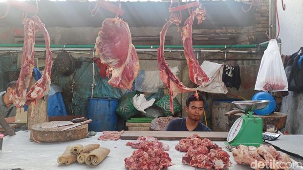 Pedagang daging sapi segar di Pasar MMTC Medan. (Kartika/detikSumut)