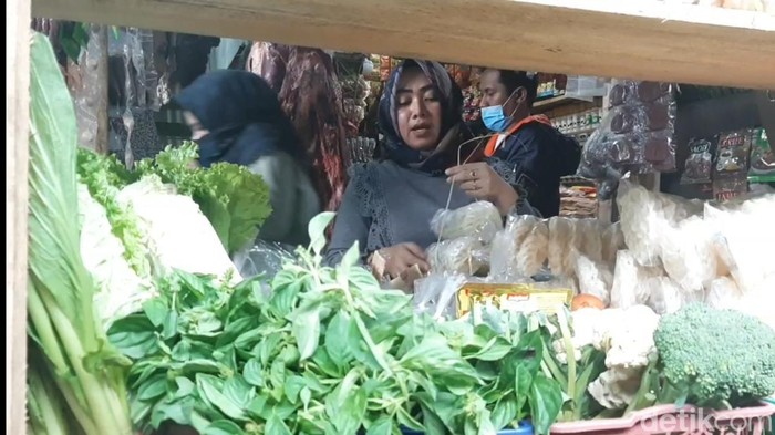 Pedagang sayuran di Tasikmalaya.