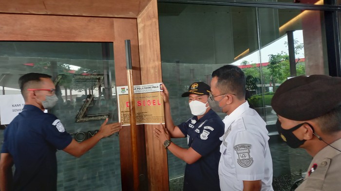 Pemkab Tangerang Segel 3 Outlet Holywings di Wilayahnya (Khairul/detikcom)