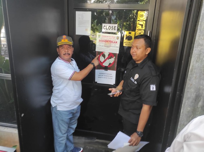 Pemkot Bekasi sidak outlet Holywings Forest di Bekasi, buntut promo miras bagi 'Muhammad' dan 'Maria' di Holywings Jakarta. Holywings Forest ditutup sementara. (dok Istimewa) Pemkot Bekasi sidak outlet Holywings Forest di Bekasi, buntut promo miras bagi 'Muhammad' dan 'Maria' di Holywings Jakarta. Holywings Forest ditutup sementara. (dok Istimewa)