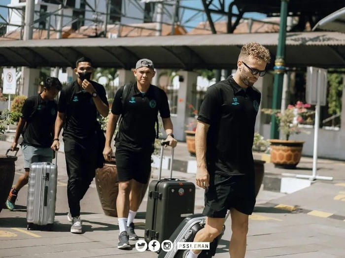 Penggawa PSS Sleman berangkat ke Bandung, Rabu (29/6/2022).