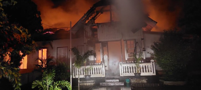 Penginapan di Sabang terbakar. (foto: istimewa)