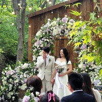 Keduanya belum banyak merilis foto tapi berdasarkan postingan yang diunggah teman dan keluarga, Jang Hansol dan Jeanette tampak sangat berbahagia. Pria 28 tahun itu bahkan beberapa kali terlihat menangis haru.Foto: Instagram @hansoljang110