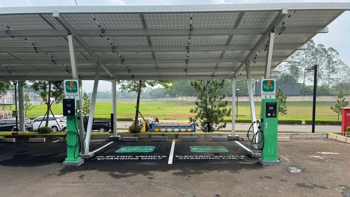EVCuzz Charging Network menargetkan pemasangan 100.000 mesin charger untuk kendaraan listrik di Indonesia. EVCuzz pun menggendeng perusahan asal China.