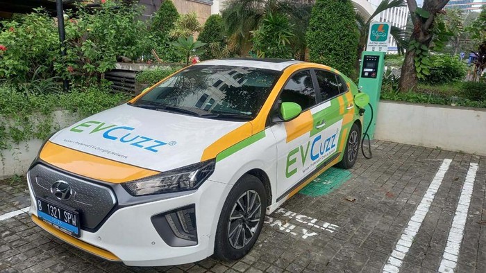 EVCuzz Charging Network menargetkan pemasangan 100.000 mesin charger untuk kendaraan listrik di Indonesia. EVCuzz pun menggendeng perusahan asal China.