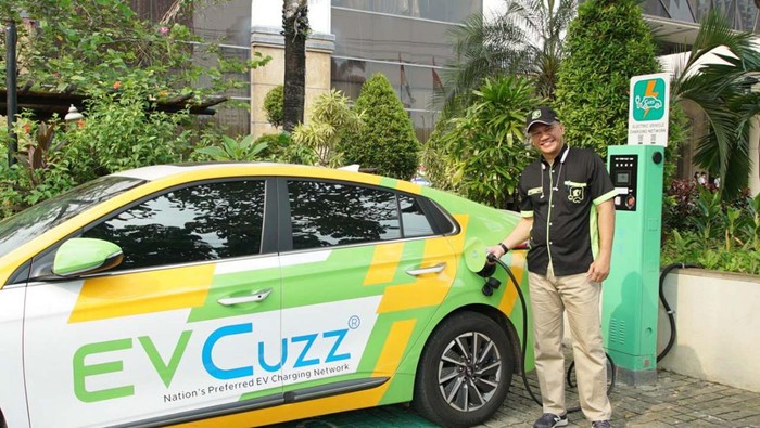 EVCuzz Charging Network menargetkan pemasangan 100.000 mesin charger untuk kendaraan listrik di Indonesia. EVCuzz pun menggendeng perusahan asal China.