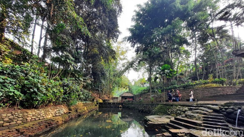 Petirtaan Watugede di Malang Petirtaan Watugede di Malang