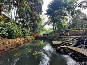 Petirtaan Watugede, Satu Lagi Pemandian Sebening Kristal di Malang