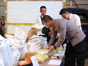 Polisi Gerebek Pabrik Mi Berformalin di Bandung!