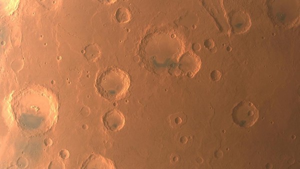 Foto Terbaru Mars Dipotret Wahana Luar Angkasa China