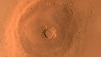 Tianwen-1, nama pesawat luar angkasa China, berhasil mencapai Planet Merah pada Februari 2021 dalam misi Mars perdana China. Sebuah robot rover telah dikerahkan di permukaan saat pengorbit mengamati planet dari luar angkasa.