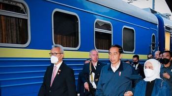 Jokowi beserta rombongan berangkat dari peron 4 Stasiun Przemysl Glowny di Kota Przemysl, Polandia, Selasa, 28 Juni, sekitar pukul 21.15 waktu setempat (dok. Biro Pers Sekretariat Presiden)