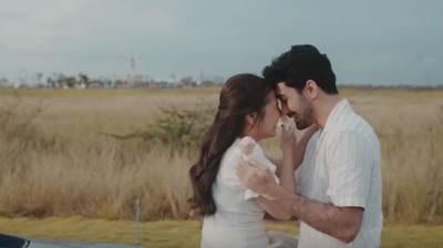 Inspirasi Prewedding ala Prilly Latuconsina dan Reza Rahadian, Mesra Banget