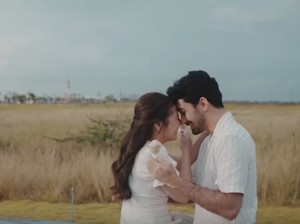 Inspirasi Prewedding ala Prilly Latuconsina dan Reza Rahadian, Mesra Banget