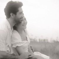 Bagaimana, cocok nggak inspirasi foto pre-wedding ini dengan konsep pemotretan kamu bersama pasangan? Foto: Tangkapan Layar YouTube Prilly Latuconsina