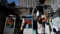 Kemendagri pun meminta Pemprov DKI Jakarta memberi perhatian khusus terhadap masalah kemiskinan di wilayahnya.