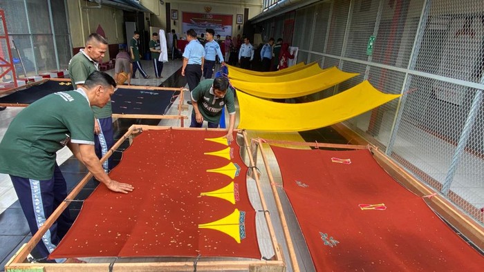 Potret pembuatan batik oleh warga binaan di Lapas Kuantan Singingi (dok Humas Kemenkumham Riau)