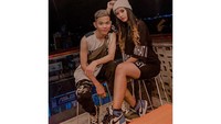 Nah, kalau yang satu ini adalah kenangan antara Sarah Sheila dan Tegar Septian saat nongkrong bareng di kafe. Foto: Instagram @sarahsheilka