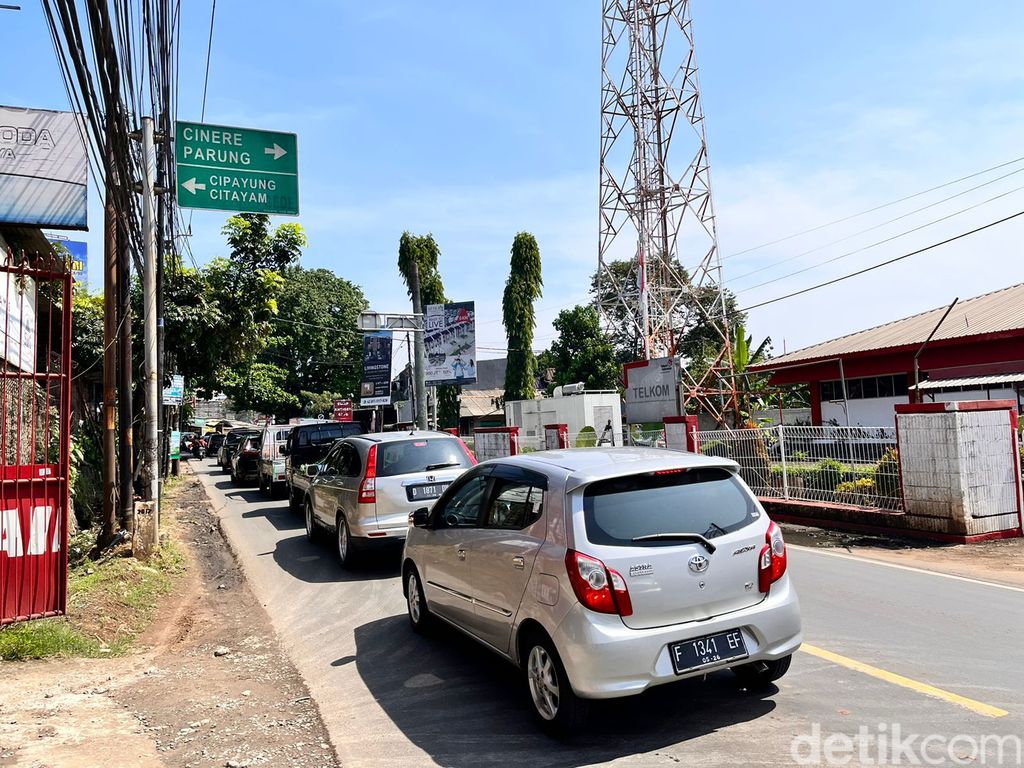 Suasana di jalanan kawasan Sawangan, Depok, Jawa Barat, 29 Juni 2022. (Femi/detikcom)