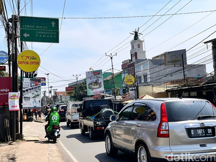 Suasana di jalanan kawasan Sawangan, Depok, Jawa Barat, 29 Juni 2022. (Femi/detikcom)