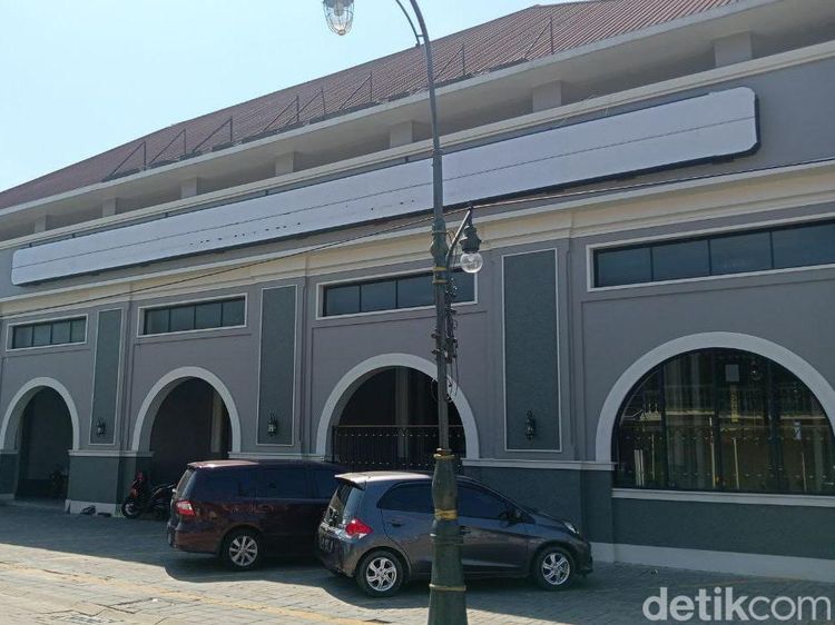 Suasana Terkini Holywings Semarang Usai Ditutup-Plang Dicopot